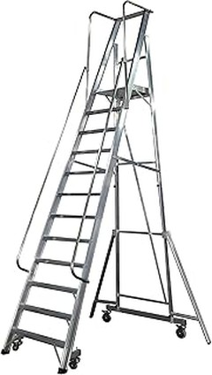 Consejos esenciales para el mantenimiento de escaleras con plataforma